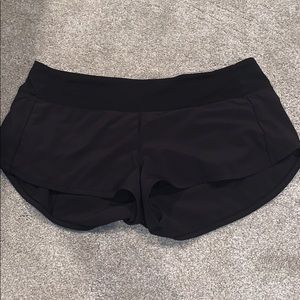black lululemon shorts
